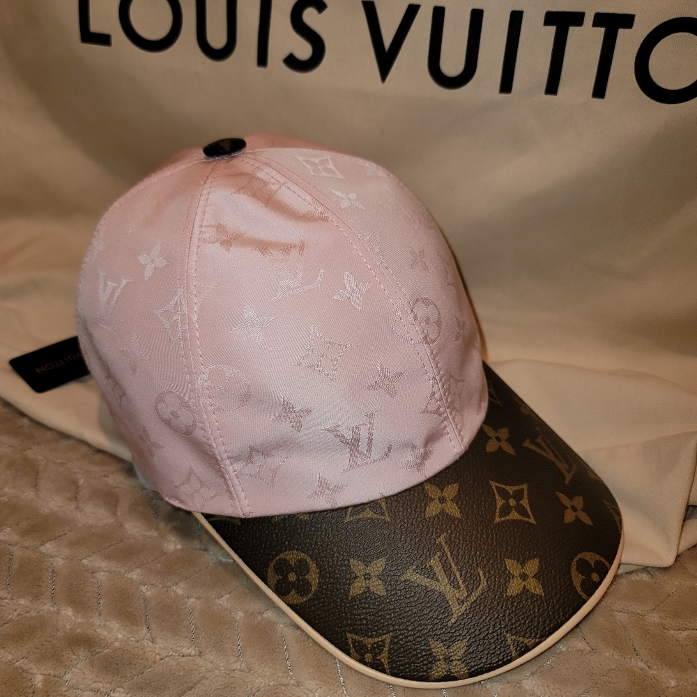 Louis Vuitton Wild at Heart Cap Pink Medium Size - Picture 13 of 16
